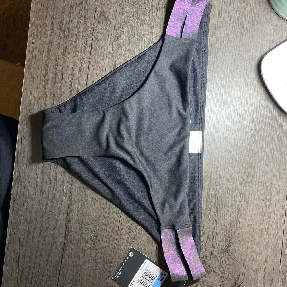 Super cute Nike swim bottoms!!